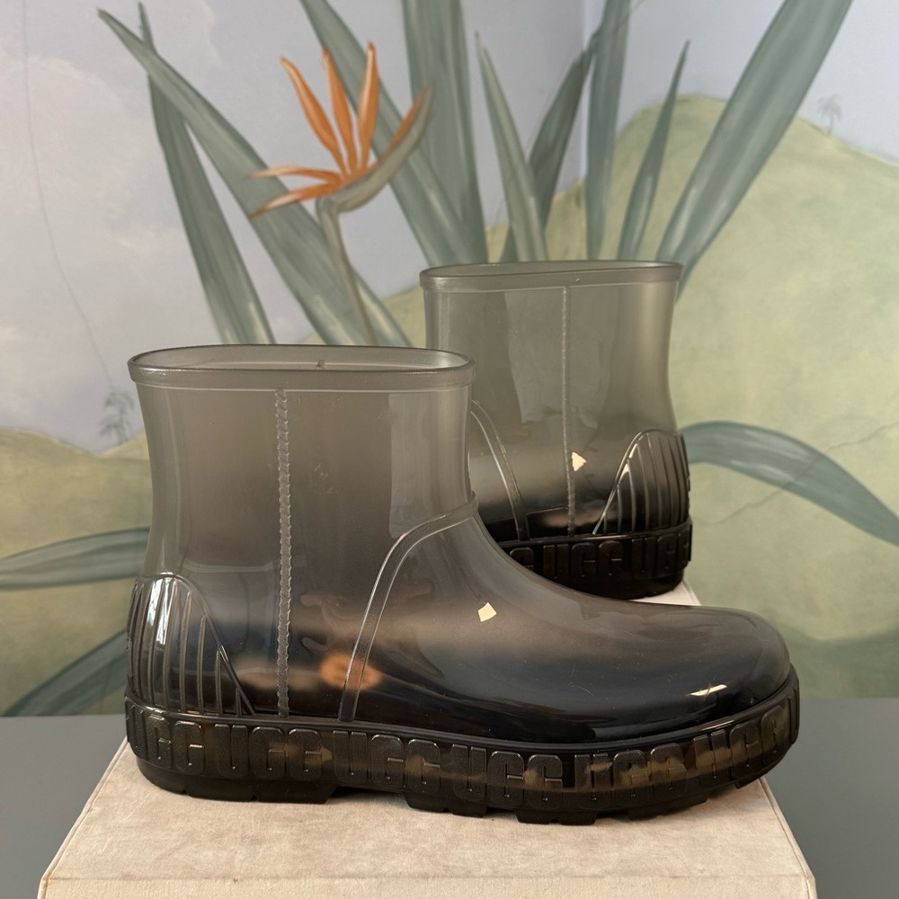 UGG Women's Drizlita Boots Translucent Black Rain Booties, size 11, NWOT